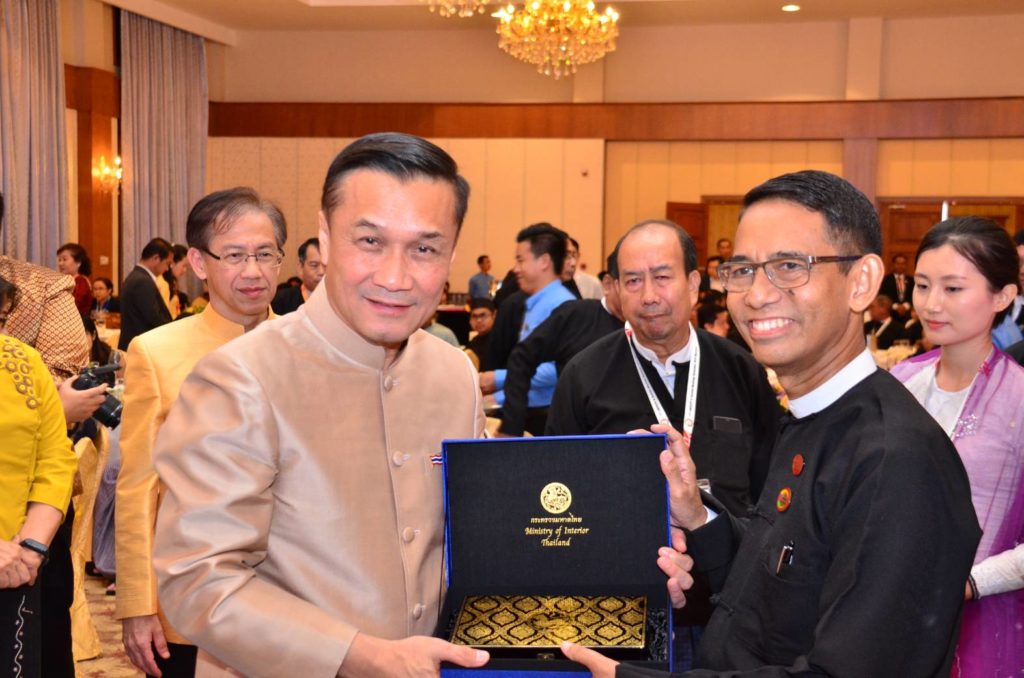 ปรบมือรัวๆ 2 องค์กรไทยรับรางวัล ผู้นำอาเซียน ต้นแบบองค์กรมุ่งมั่นพัฒนาชนบท-ช่วยเหลือประชาชนในพื้นที่ 1