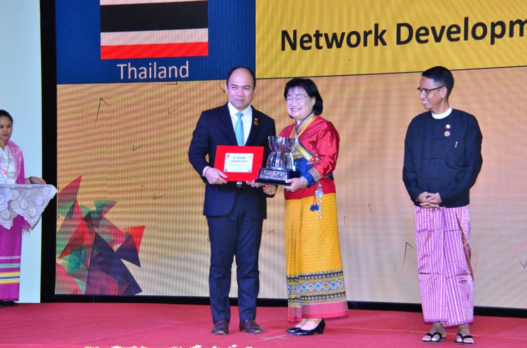 ปรบมือรัวๆ 2 องค์กรไทยรับรางวัล ผู้นำอาเซียน ต้นแบบองค์กรมุ่งมั่นพัฒนาชนบท-ช่วยเหลือประชาชนในพื้นที่ 5