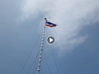 มีพลัง 'ผู้กองปูเค็ม' บุกจุฬาฯ ไลฟ์สด 'ธงชาติโบกไสว' พร้อมแจ้งจับ 'นิสิต' ชักธงดำ 11
